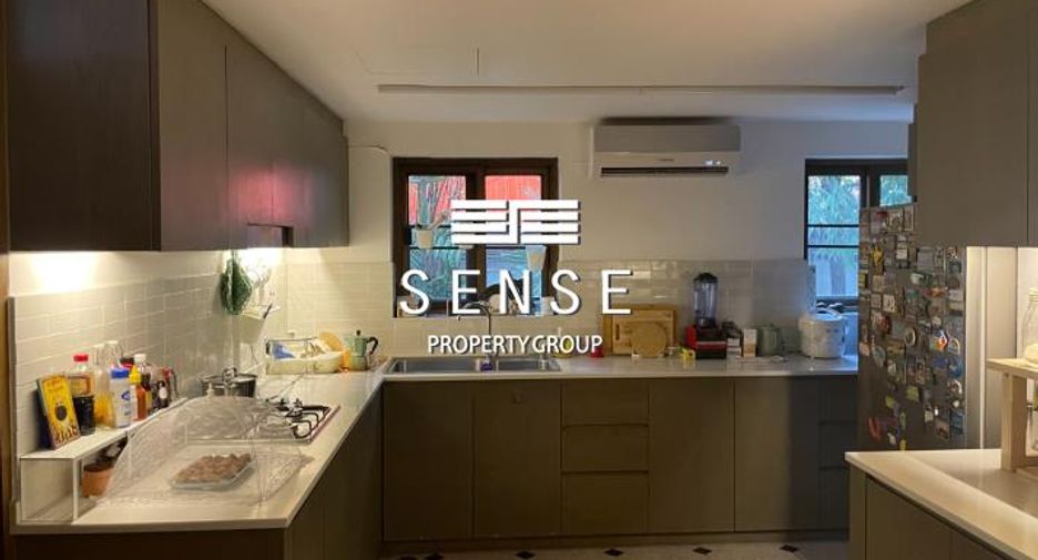 For rent 4 bedrooms house in Khlong Toei, Bangkok