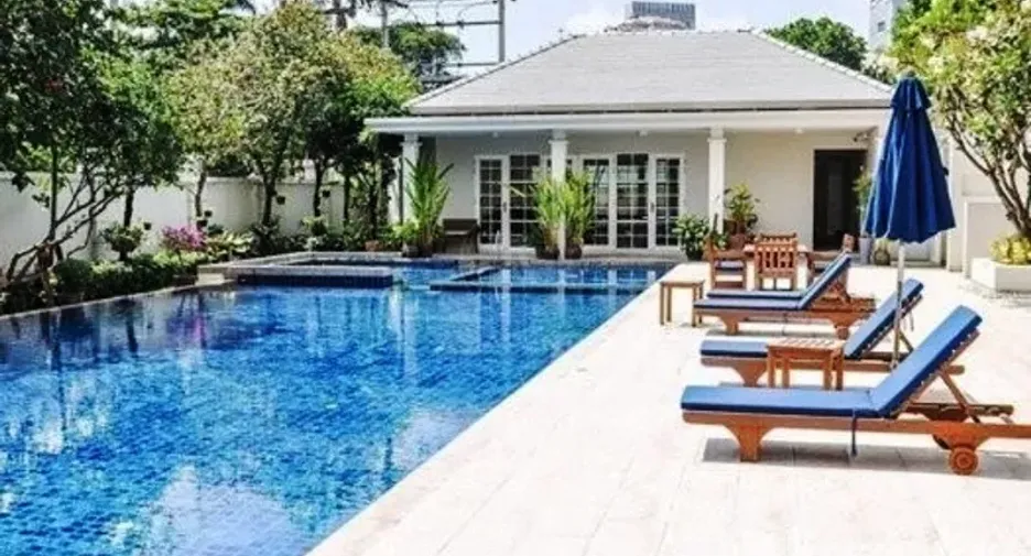 For rent 3 bedrooms apartment in Sathon, Bangkok
