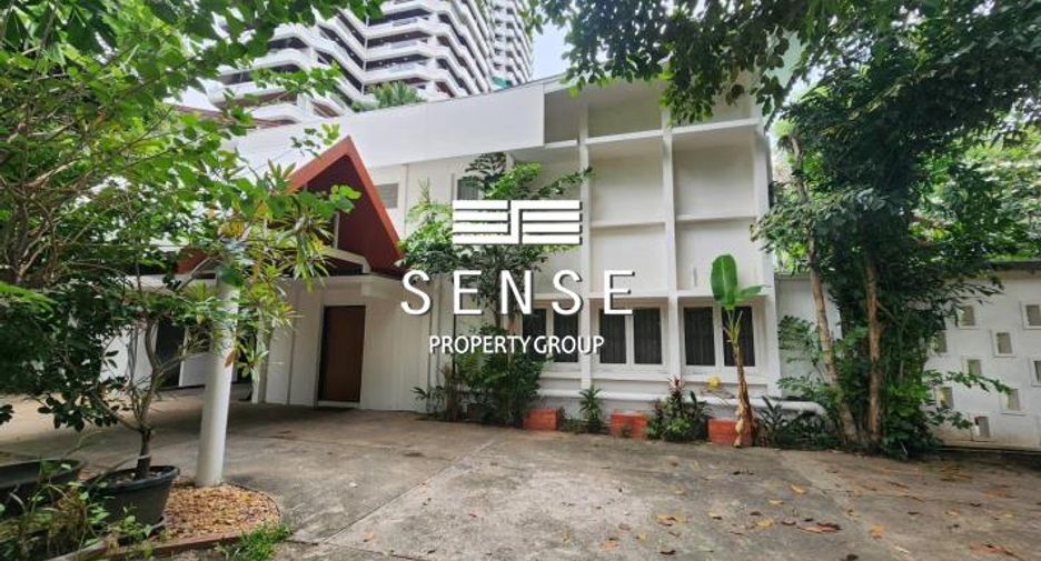 For rent 3 bedrooms house in Khlong Toei, Bangkok