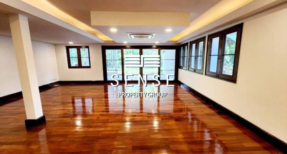 For rent 3 bedrooms house in Khlong Toei, Bangkok