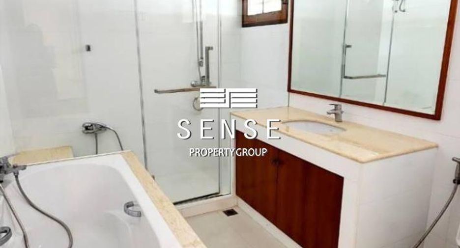 For rent 3 bedrooms house in Khlong Toei, Bangkok