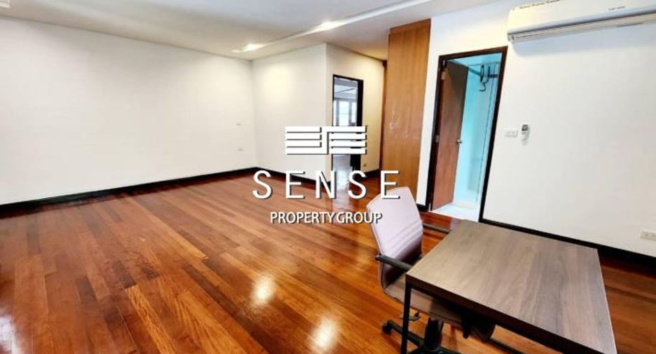 For rent 3 bedrooms house in Khlong Toei, Bangkok
