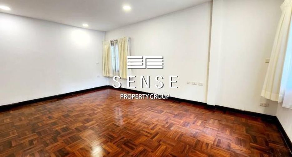 For rent 3 bedrooms house in Khlong Toei, Bangkok