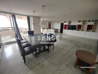 For sale 4 bedrooms condo in Watthana, Bangkok