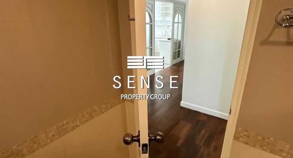 For rent 3 bedrooms condo in Sathon, Bangkok