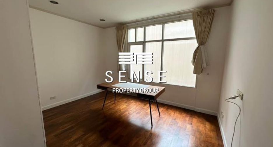 For rent 3 bedrooms condo in Sathon, Bangkok