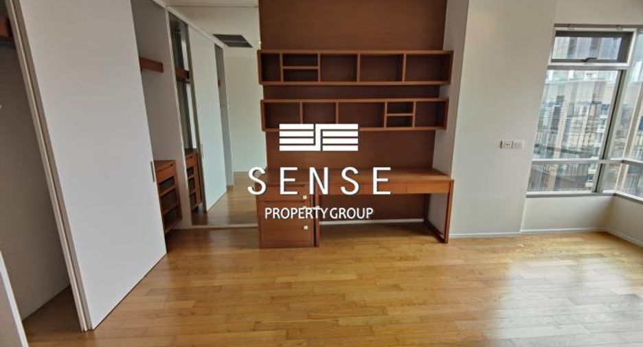 For rent 3 bedrooms condo in Khlong Toei, Bangkok