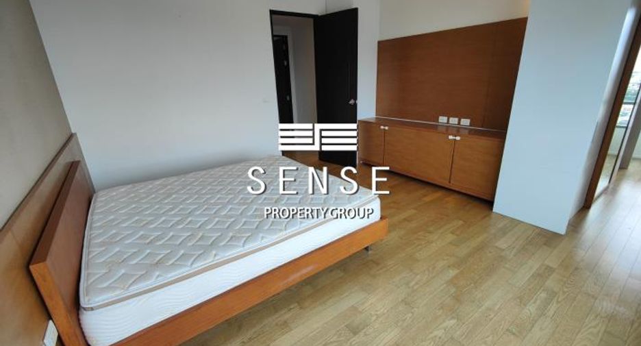 For rent 3 bedrooms condo in Khlong Toei, Bangkok