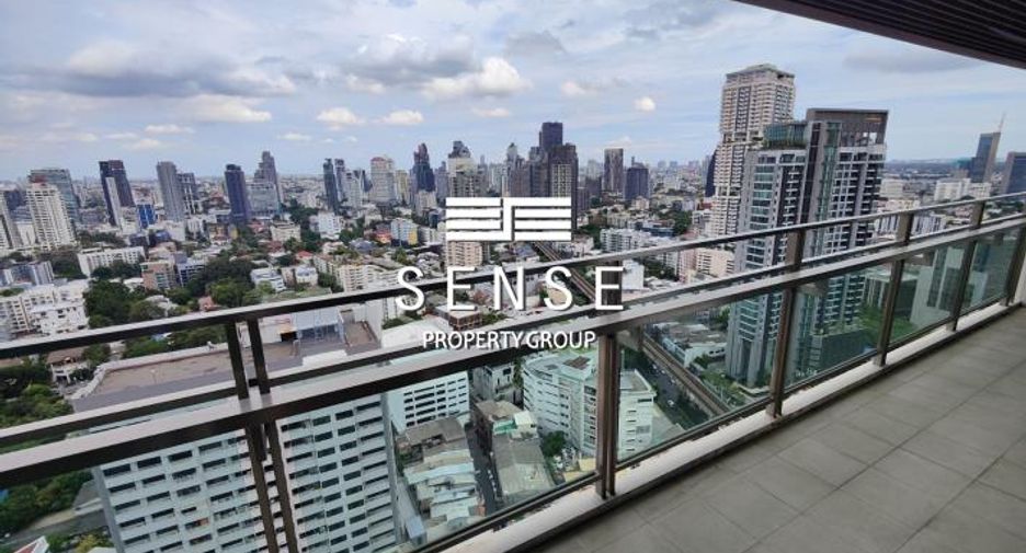 For rent 3 bedrooms condo in Khlong Toei, Bangkok