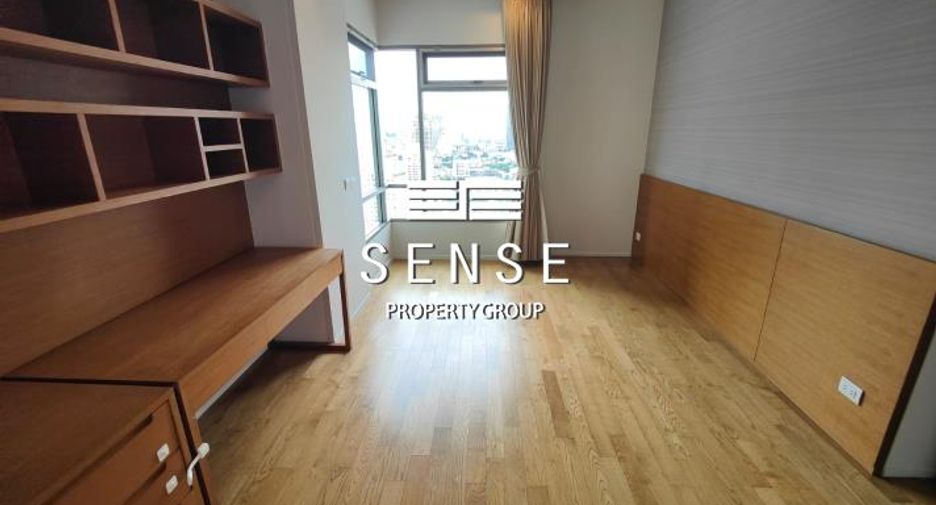 For rent 3 bedrooms condo in Khlong Toei, Bangkok
