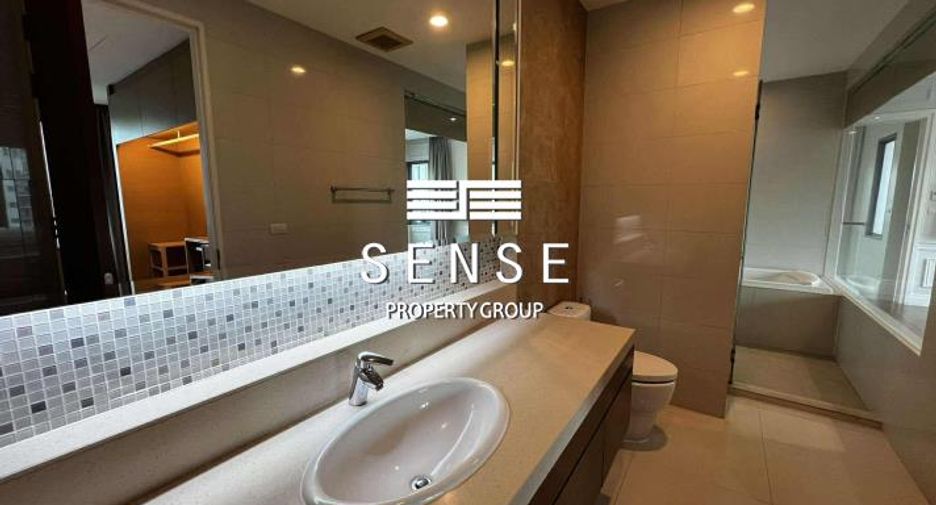 For sale 3 bedrooms condo in Khlong Toei, Bangkok