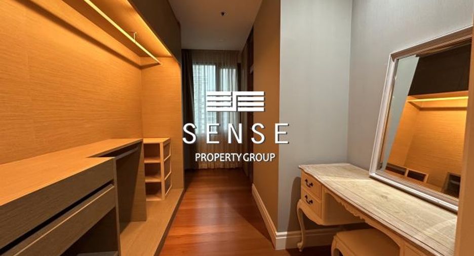 For sale 3 bedrooms condo in Khlong Toei, Bangkok