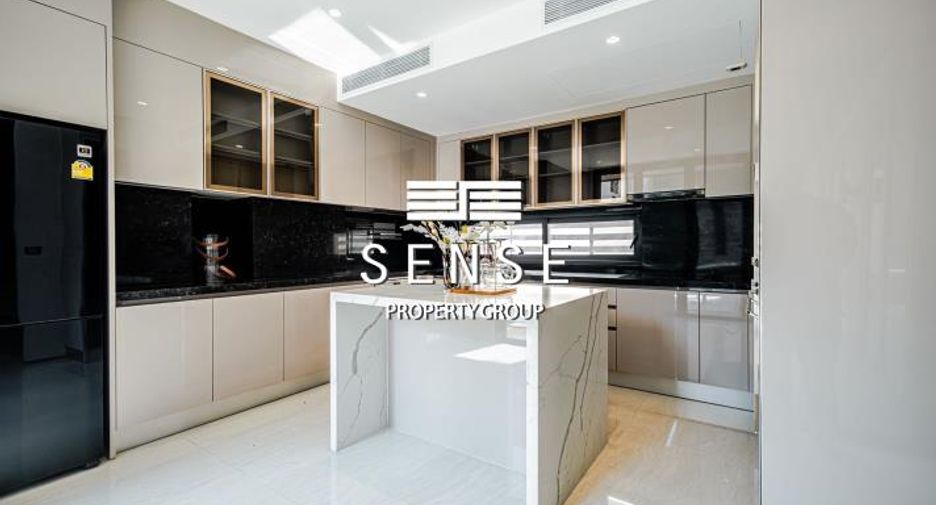 For rent 4 bedrooms house in Khlong San, Bangkok