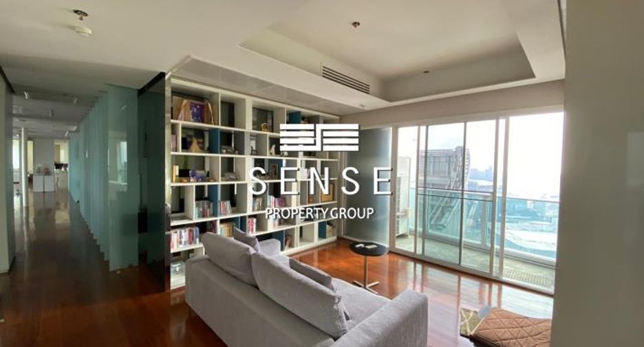 For rent 3 bedrooms condo in Khlong Toei, Bangkok
