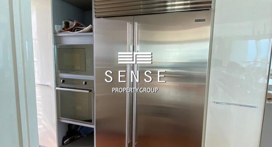 For rent 3 bedrooms condo in Khlong Toei, Bangkok