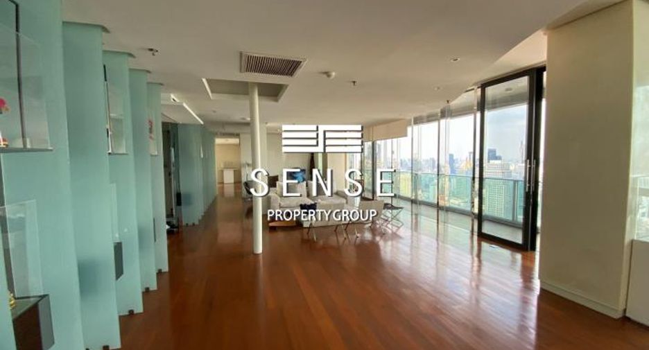 For rent 3 bedrooms condo in Khlong Toei, Bangkok