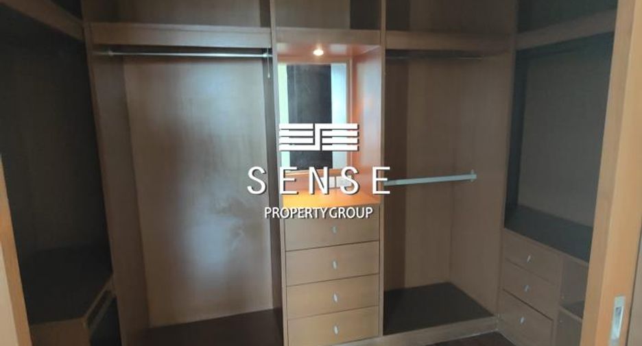 For rent 4 bedrooms house in Pathum Wan, Bangkok