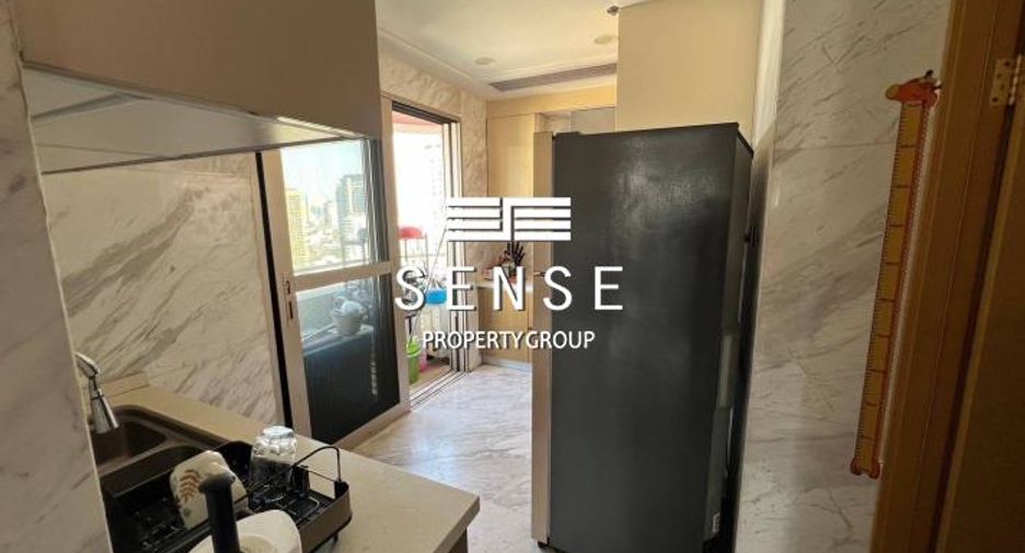 For sale 3 bedrooms condo in Khlong Toei, Bangkok