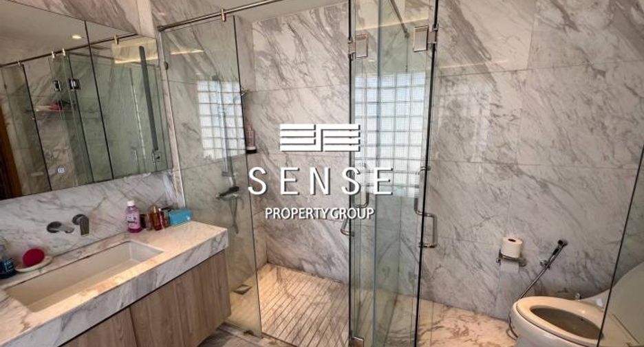 For sale 3 bedrooms condo in Khlong Toei, Bangkok