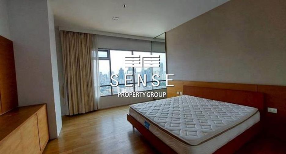 For rent 3 bedrooms condo in Khlong Toei, Bangkok
