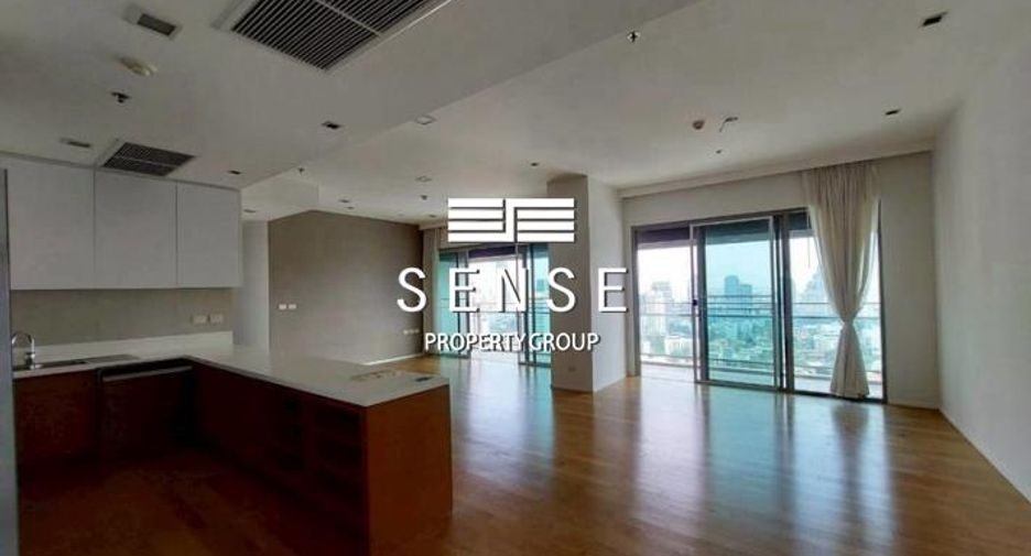 For rent 3 bedrooms condo in Khlong Toei, Bangkok