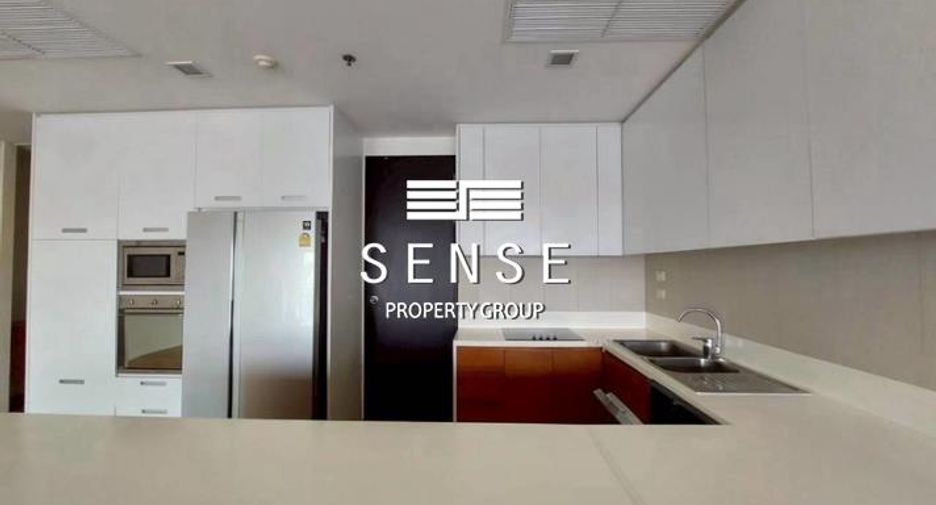 For rent 3 bedrooms condo in Khlong Toei, Bangkok