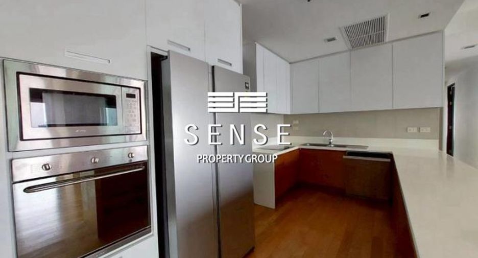 For rent 3 bedrooms condo in Khlong Toei, Bangkok