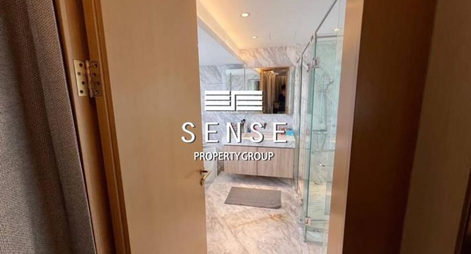 For sale 3 bedrooms condo in Khlong Toei, Bangkok