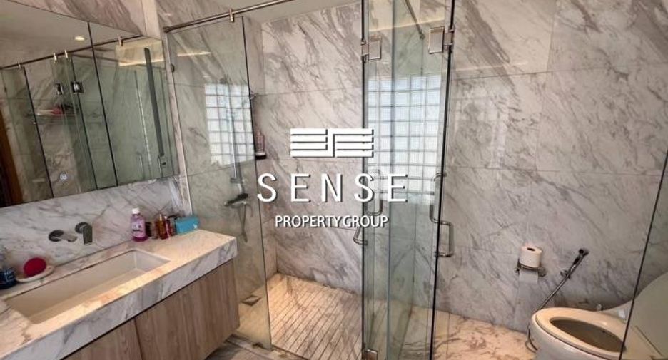 For sale 3 bedrooms condo in Khlong Toei, Bangkok