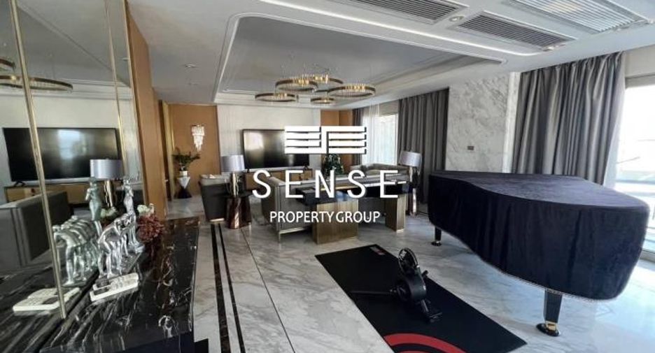 For sale 3 bedrooms condo in Khlong Toei, Bangkok