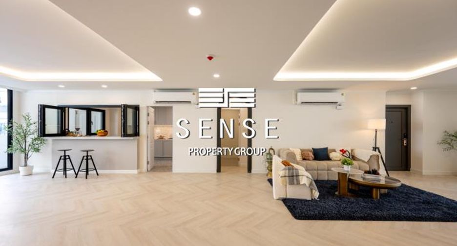 For sale 3 bedrooms condo in Khlong Toei, Bangkok