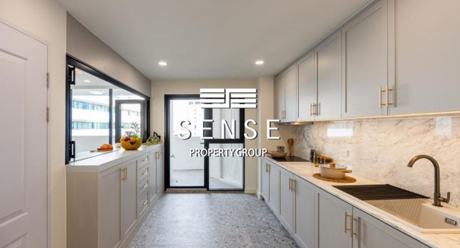 For sale 3 bedrooms condo in Khlong Toei, Bangkok