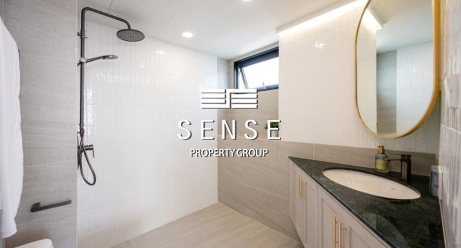 For sale 3 bedrooms condo in Khlong Toei, Bangkok