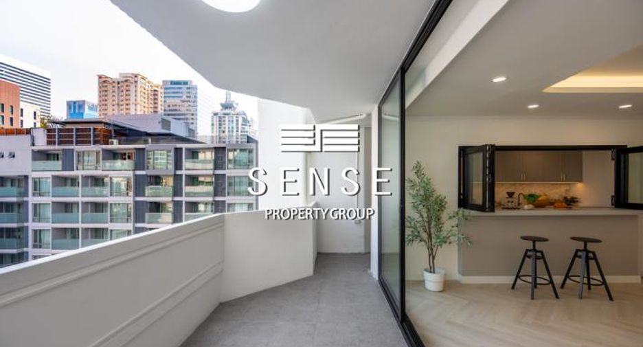 For sale 3 bedrooms condo in Khlong Toei, Bangkok