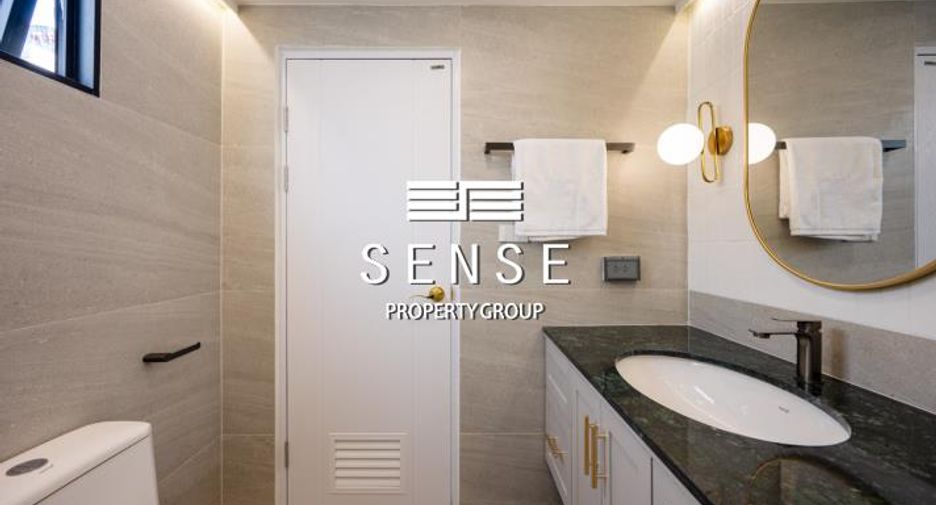 For sale 3 bedrooms condo in Khlong Toei, Bangkok