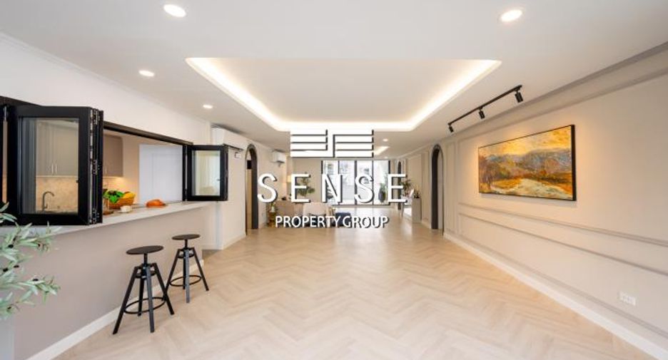 For sale 3 bedrooms condo in Khlong Toei, Bangkok