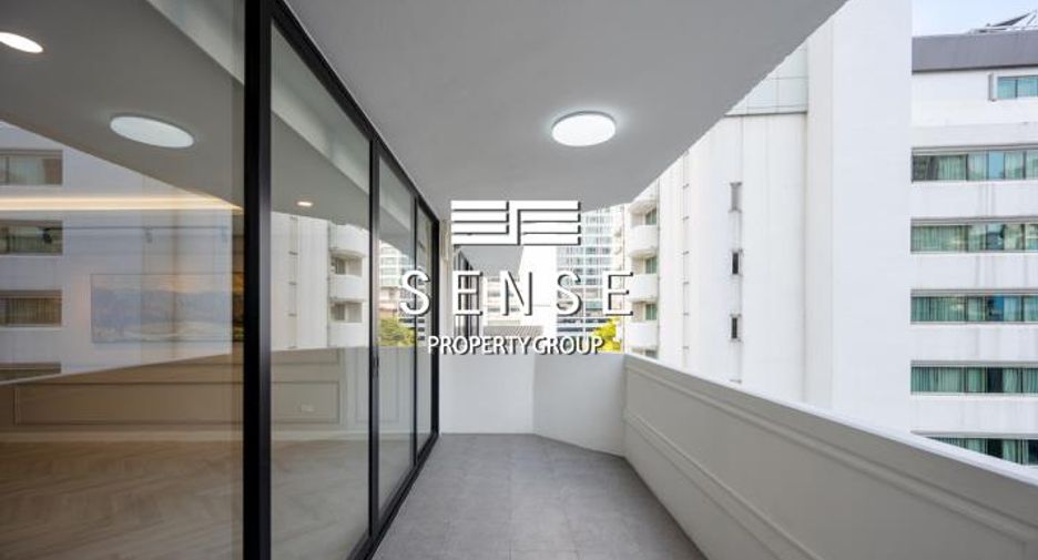 For sale 3 bedrooms condo in Khlong Toei, Bangkok