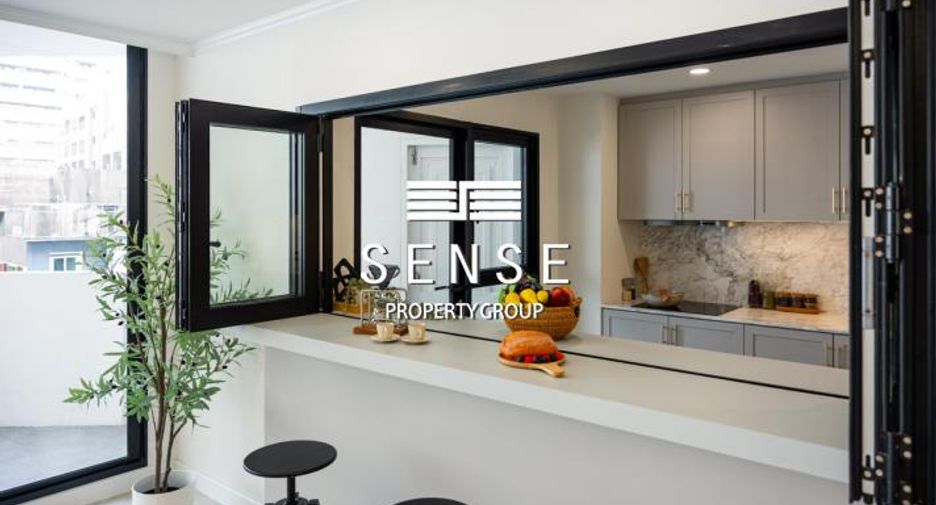 For sale 3 bedrooms condo in Khlong Toei, Bangkok
