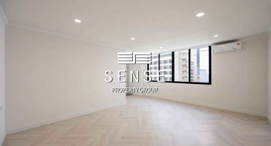 For sale 3 bedrooms condo in Khlong Toei, Bangkok