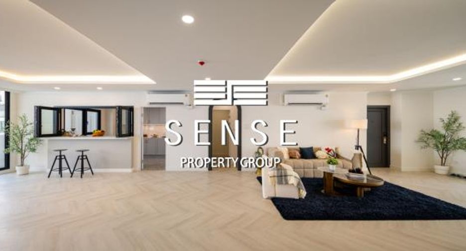 For sale 3 bedrooms condo in Khlong Toei, Bangkok