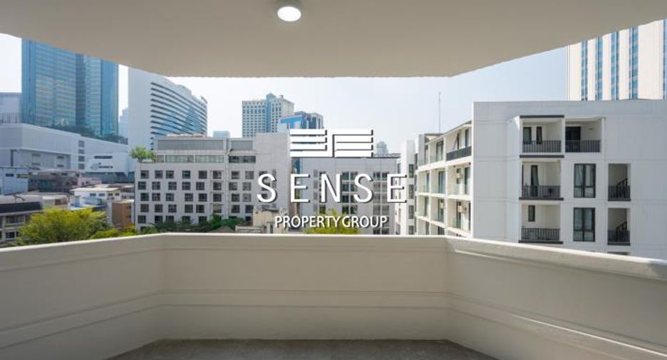 For sale 3 bedrooms condo in Khlong Toei, Bangkok