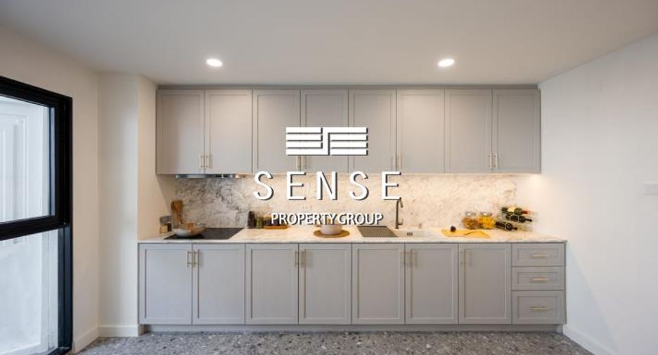 For sale 3 bedrooms condo in Khlong Toei, Bangkok