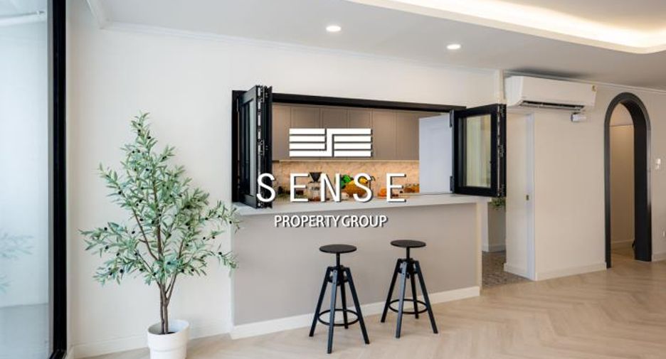 For sale 3 bedrooms condo in Khlong Toei, Bangkok