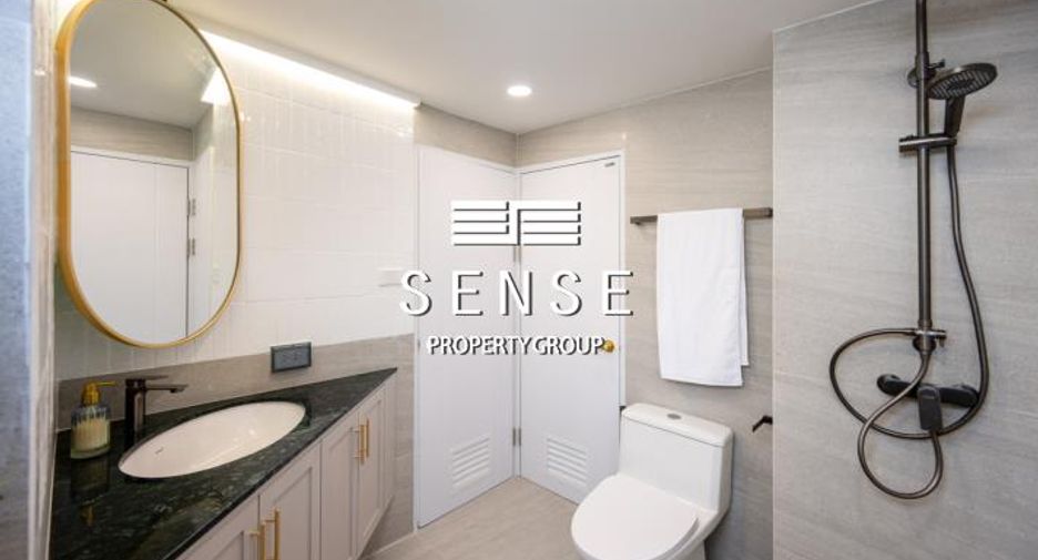 For sale 3 bedrooms condo in Khlong Toei, Bangkok
