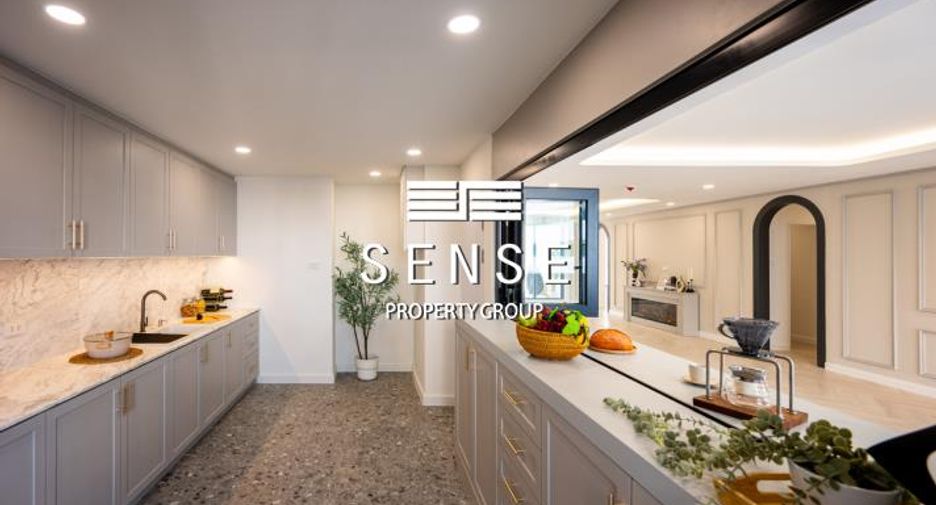 For sale 3 bedrooms condo in Khlong Toei, Bangkok