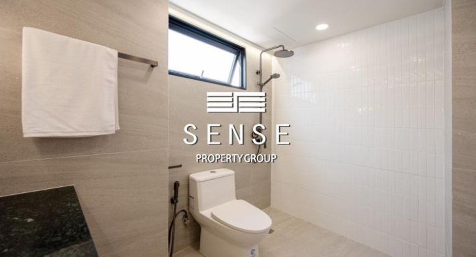 For sale 3 bedrooms condo in Khlong Toei, Bangkok