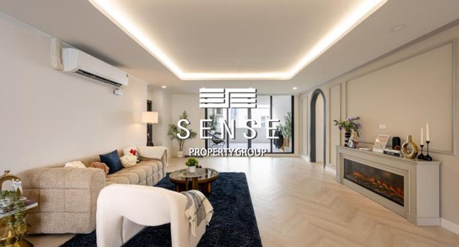 For sale 3 bedrooms condo in Khlong Toei, Bangkok