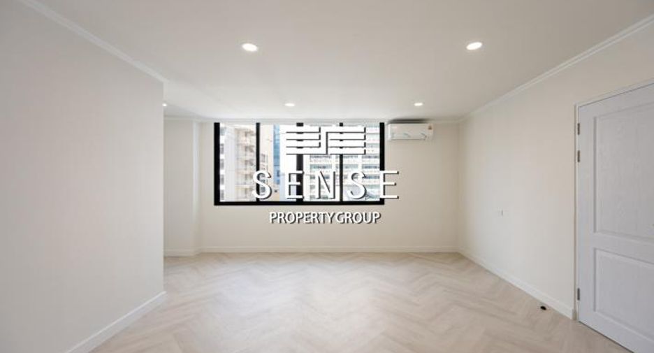 For sale 3 bedrooms condo in Khlong Toei, Bangkok