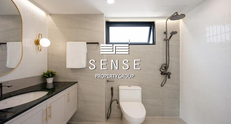 For sale 3 bedrooms condo in Khlong Toei, Bangkok