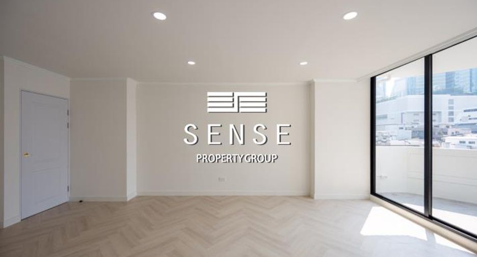 For sale 3 bedrooms condo in Khlong Toei, Bangkok